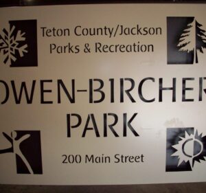 667de13644908_Laser park sign